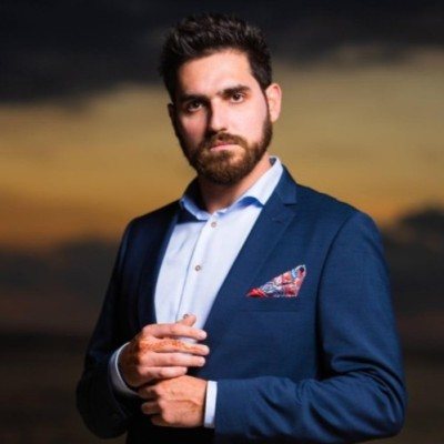 Retrato de Eduardo J. Sanchez Peiro, fundador de Sci Media